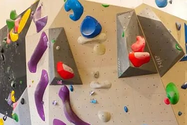 zipette Ouverture sur mur d'escalade salle la zipette - Killian Arc